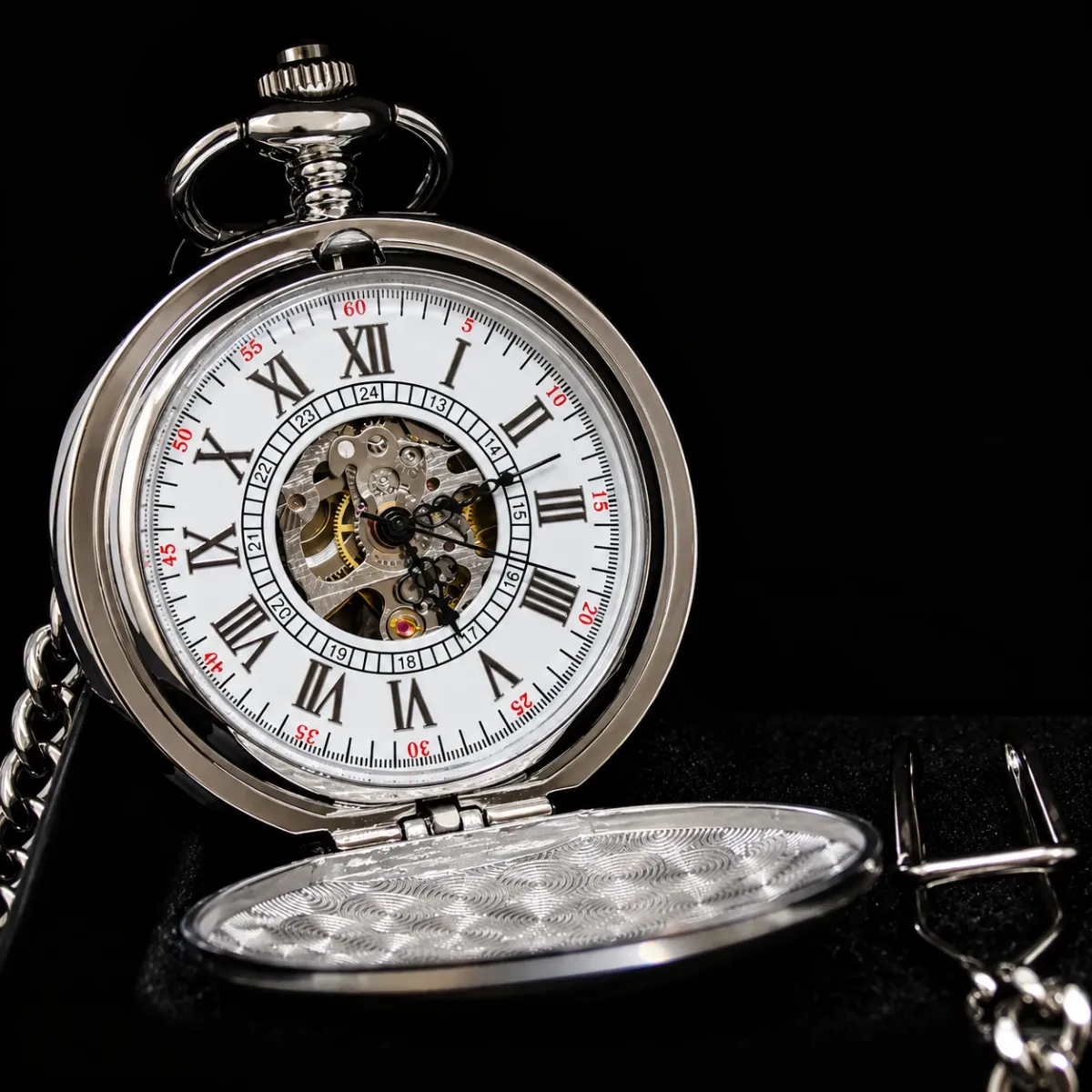 Silberne Taschenuhr mit Kette - Gebürsteter Stahl