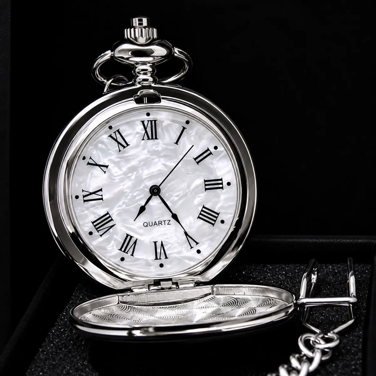 Silberne Taschenuhr mit Kette - Perlmutt