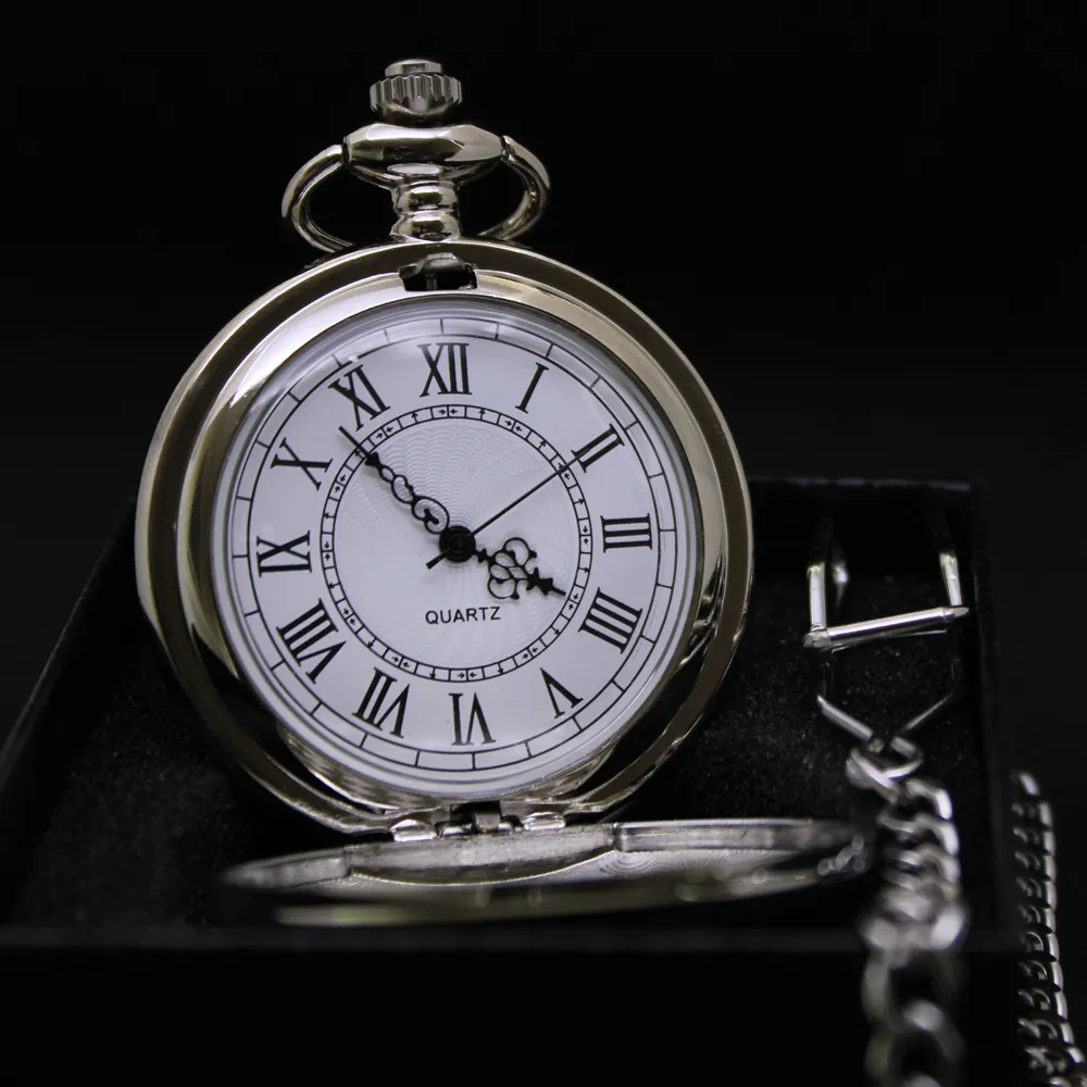 Silberne Taschenuhr mit Kette - Römische Ziffern