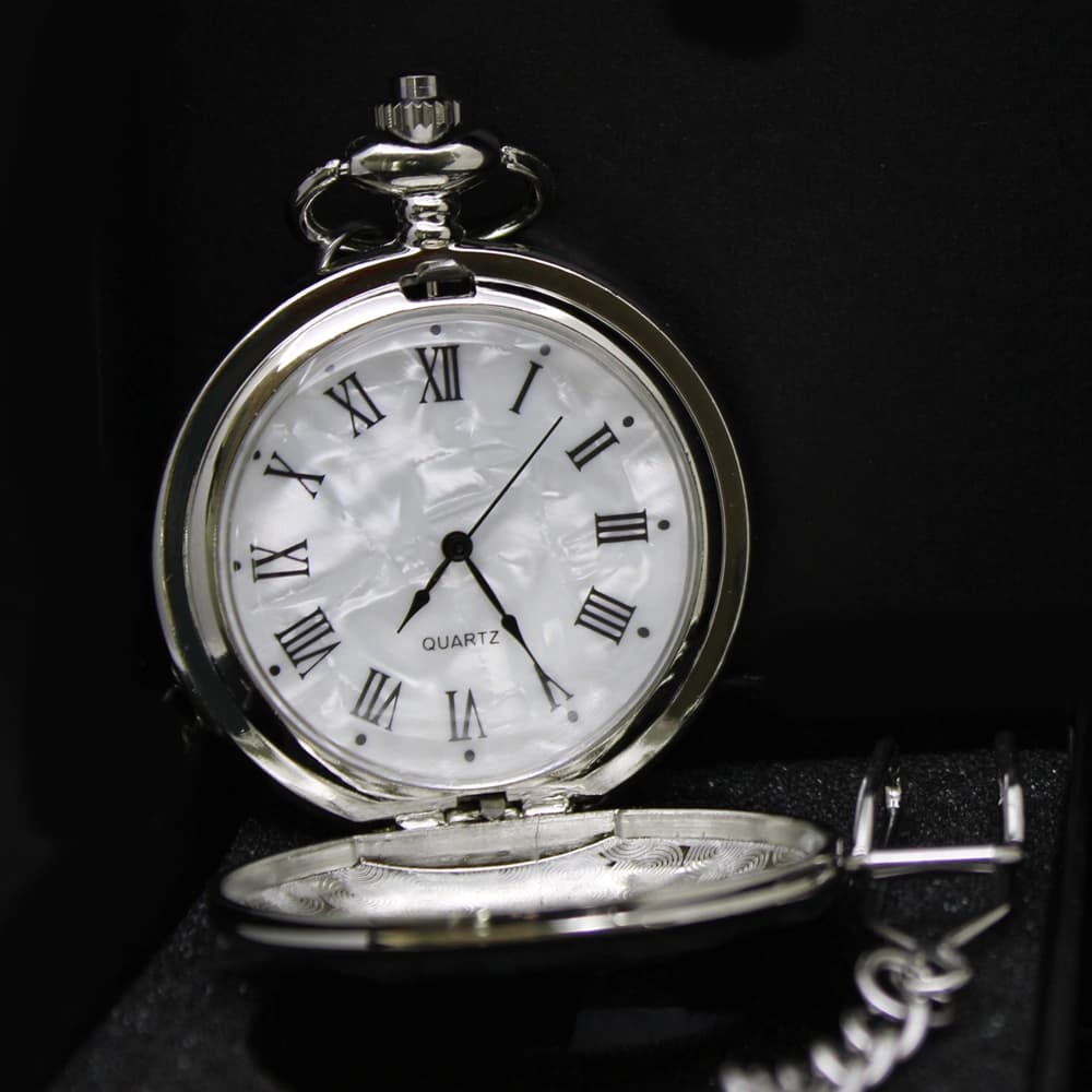 Silberne Taschenuhr mit Kette - Perlmutt