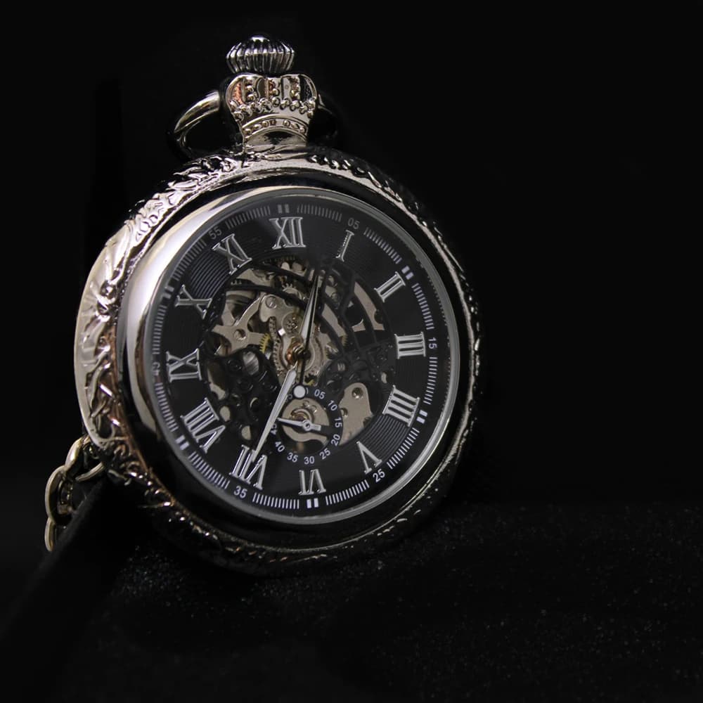 Silberne Taschenuhr mit Kette - Kleines Kronjuwel