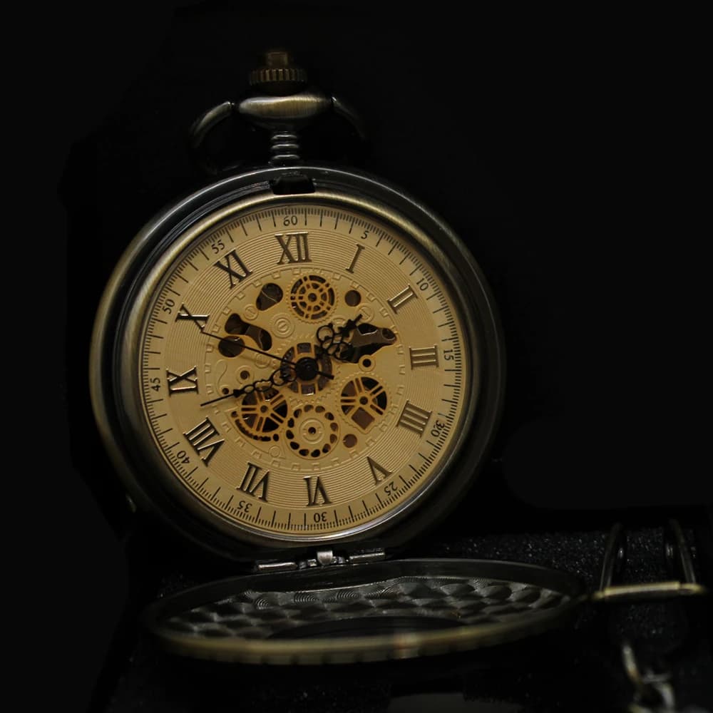 Bronzene Taschenuhr mit Holzoptik - Shelby