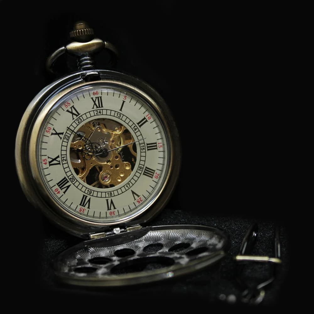 Bronzene Taschenuhr mit Kette - Hermoine
