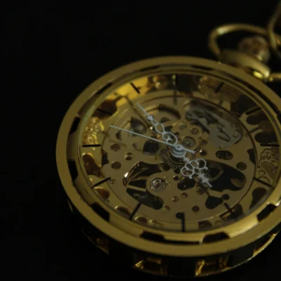 Gouden zakhorloge met ketting klassieke wijzers – transparant uurwerk