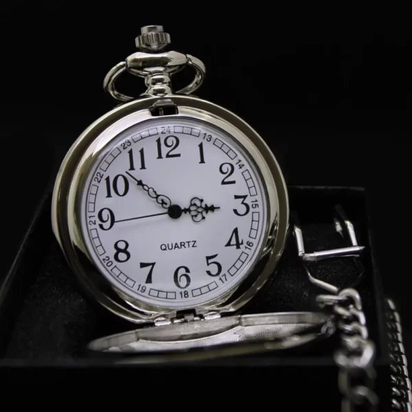 Zilveren zakhorloge met ketting – klassiek