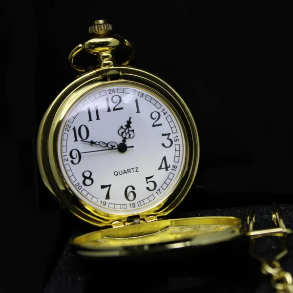 gouden zakhorloge met ketting en klassieke wijzerplaat