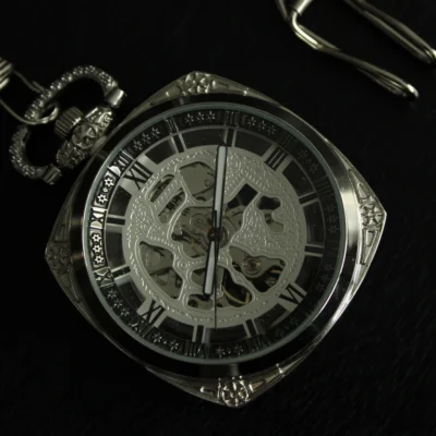 Vierkante zilveren zakhorloge met ketting 2